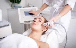 Điều trị nám bằng laser là gì? Hiệu quả, quy trình và những điều cần biết