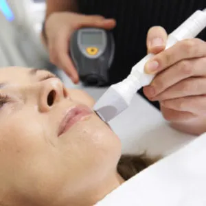 Sóng siêu âm là gì và vai trò của nó trong chăm sóc da?