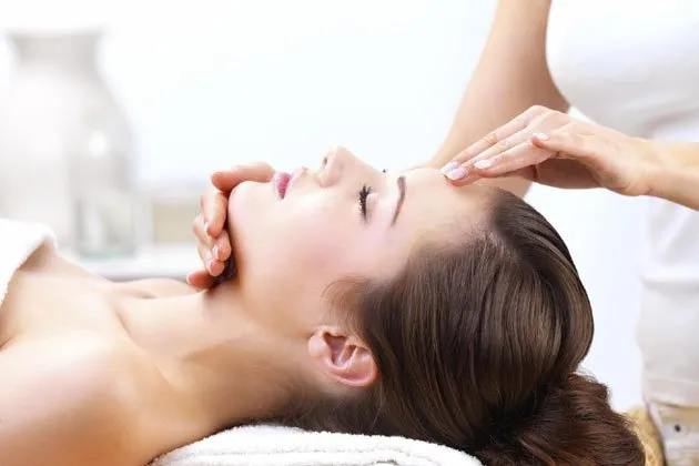 Vì Sao Công Nghệ Trở Thành "Cứu Tinh" Cho Làn Da Khô Mùa Hanh Khô?