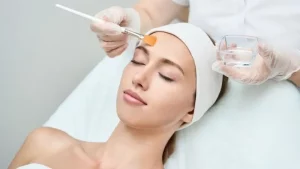 Công nghệ peel da an toàn là gì? Khám phá các phương pháp, lợi ích và lưu ý quan trọng để sở hữu làn da tươi mới, rạng rỡ